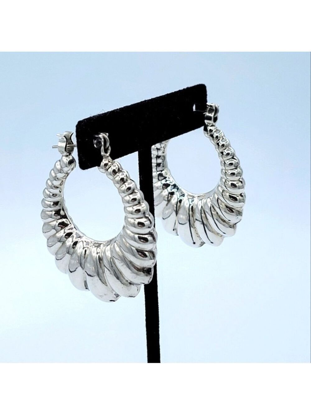 Hoop Earrings Silvertone Metal Scallop Design #1672